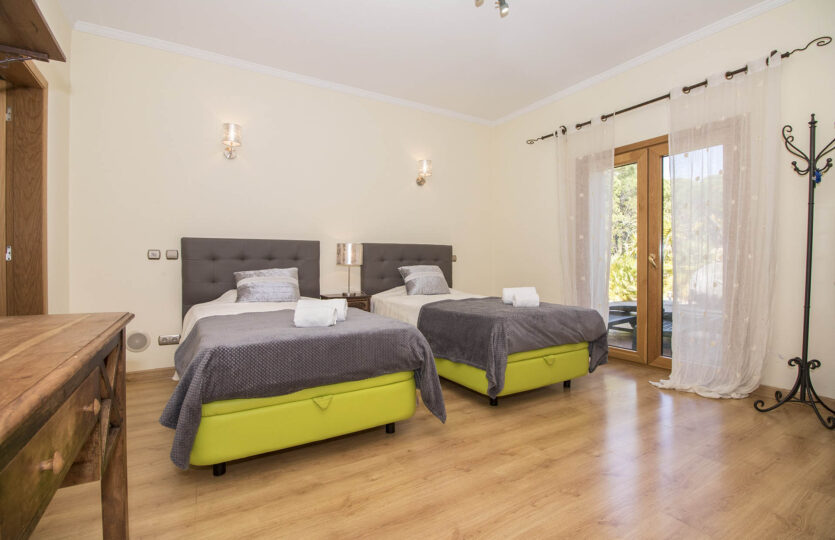 5 Bedrooms Super Quiet Villa Quinta do Mar (Max 14 pax)